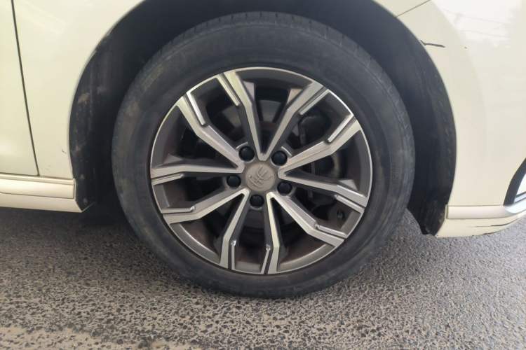 Used BYD Song MAX 2021 Upgraded Model 1.5T Automatic Luxury 7-Seater Right Front Wheel Hub
