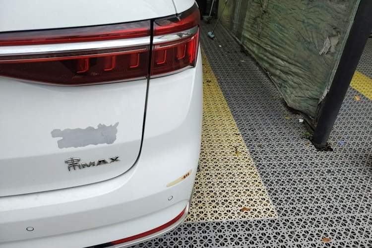 Used BYD Song MAX 2021 Upgraded Model 1.5T Automatic Luxury 7-Seater Right Rear Taillight
