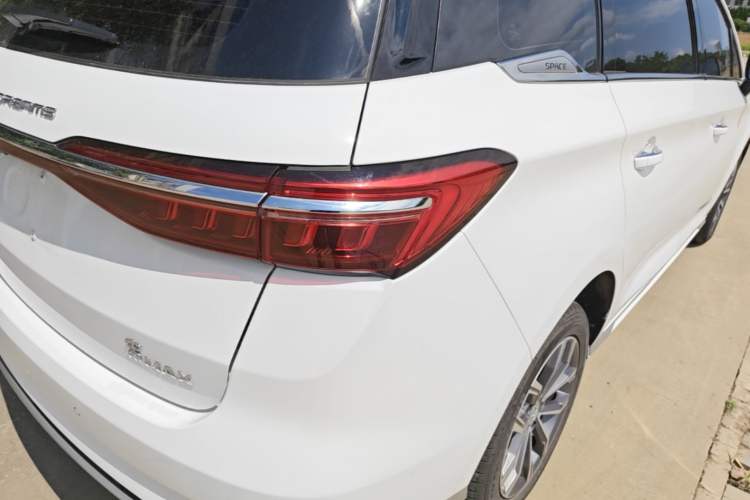 Used BYD Song MAX 2021 Upgraded Model 1.5T Automatic Luxury 6-Seater Right Rear Taillight