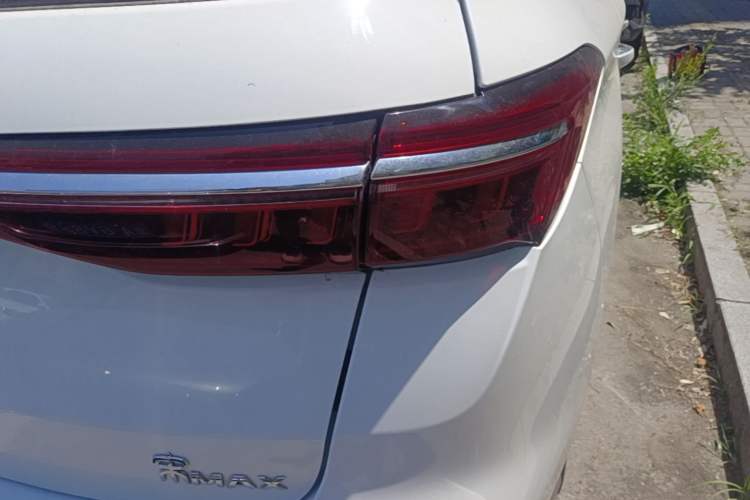 Used BYD Song MAX 2021 Upgraded Model 1.5T Automatic Luxury 7-Seater Right Rear Taillight