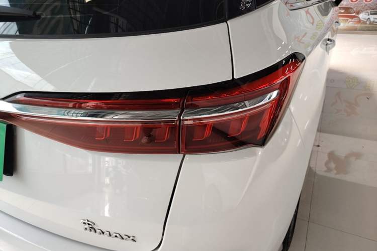 Used BYD Song MAX 2021 Upgraded Model 1.5T Automatic Luxury 7-Seater Right Rear Taillight