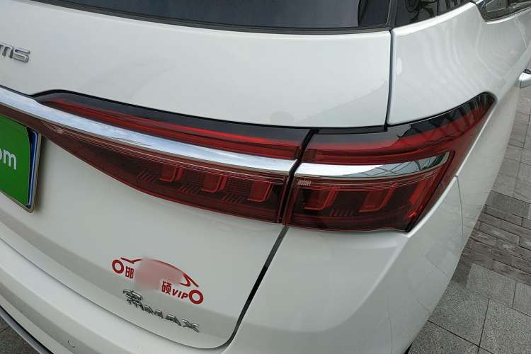 Used BYD Song MAX 2021 Upgraded Model 1.5T Automatic Luxury 7-Seater Right Rear Taillight