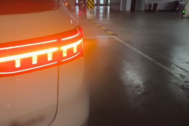 Used BYD Song MAX 2021 Upgraded Model 1.5T Automatic Luxury 6-Seater Right Rear Taillight