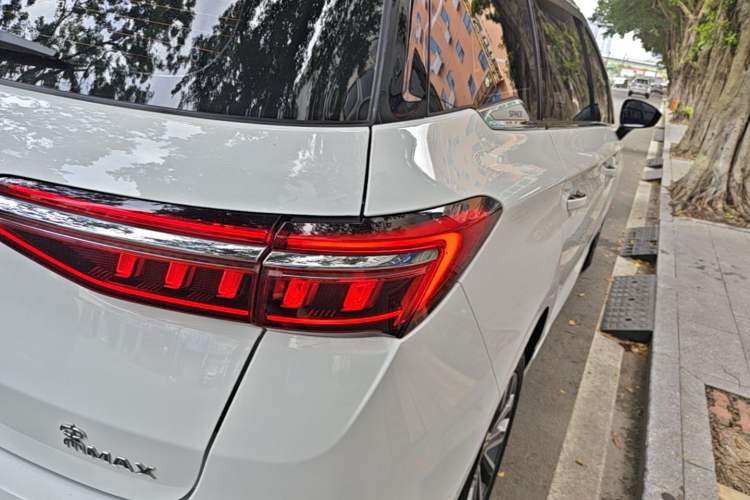 Used BYD Song MAX 2021 Upgraded Model 1.5T Automatic Luxury 6-Seater Right Rear Taillight