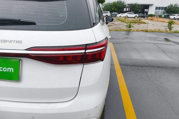 Used BYD Song MAX 2021 Upgraded Model 1.5T Automatic Luxury 7-Seater Right Rear Taillight