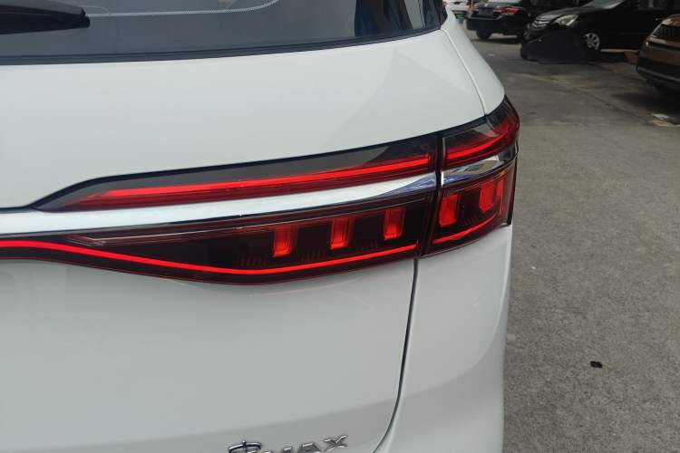 Used BYD Song MAX 2021 Upgraded Model 1.5T Automatic Luxury 6-Seater Right Rear Taillight