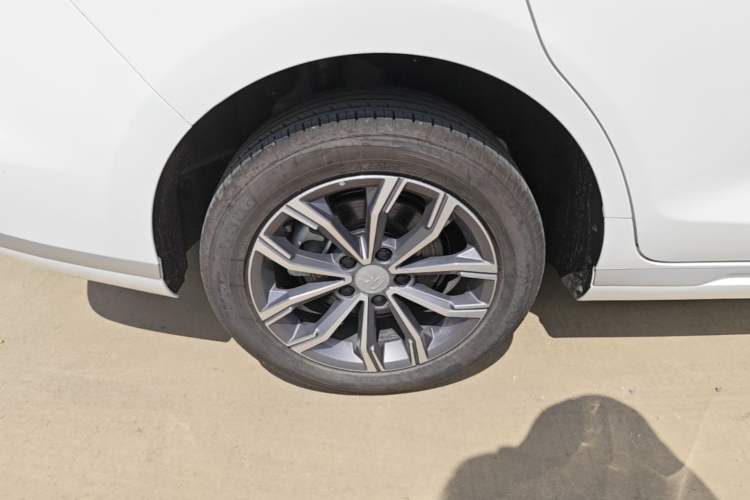 Used BYD Song MAX 2021 Upgraded Model 1.5T Automatic Luxury 6-Seater Right Rear Wheel Hub