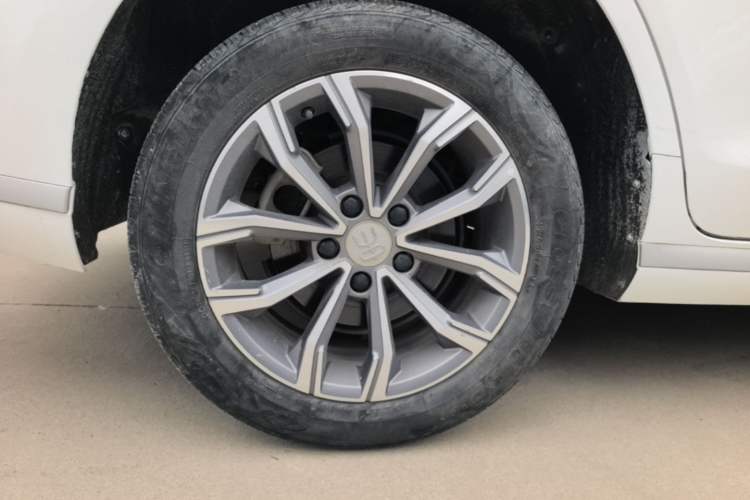 Used BYD Song MAX 2021 Upgraded Model 1.5T Automatic Luxury 6-Seater Right Rear Wheel Hub
