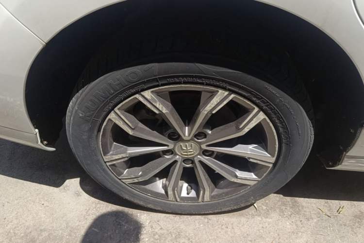 Used BYD Song MAX 2021 Upgraded Model 1.5T Automatic Luxury 7-Seater Right Rear Wheel Hub