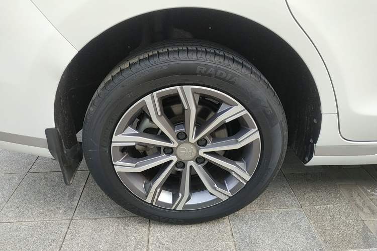 Used BYD Song MAX 2021 Upgraded Model 1.5T Automatic Luxury 7-Seater Right Rear Wheel Hub