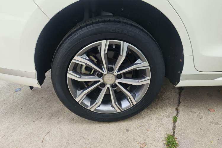 Used BYD Song MAX 2021 Upgraded Model 1.5T Automatic Prestige 6-Seater Right Rear Wheel Hub