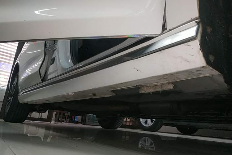 Used BYD Song MAX 2021 Upgraded Model 1.5T Automatic Luxury 7-Seater Right Side Sill