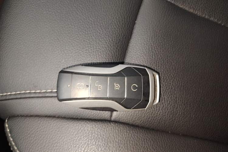 Used BYD Song MAX 2021 Upgraded Model 1.5T Automatic Luxury 7-Seater Vehicle Key