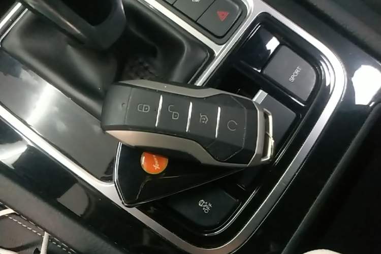 Used BYD Song MAX 2021 Upgraded Model 1.5T Automatic Luxury 7-Seater Vehicle Key