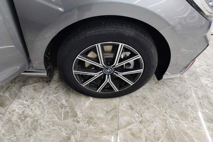 Used BYD Song MAX New Energy 2022 DM-i 105KM Flagship Model Right Rear Wheel Hub