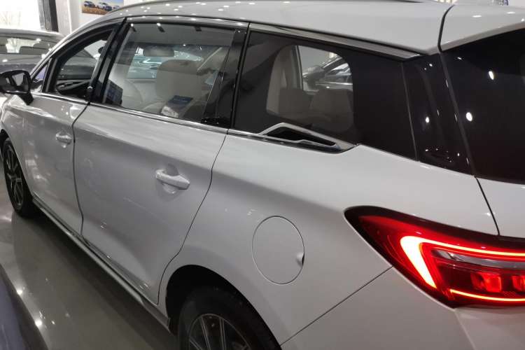 Used BYD Song MAX New Energy 2022 DM-i 105KM Flagship Model Left Side