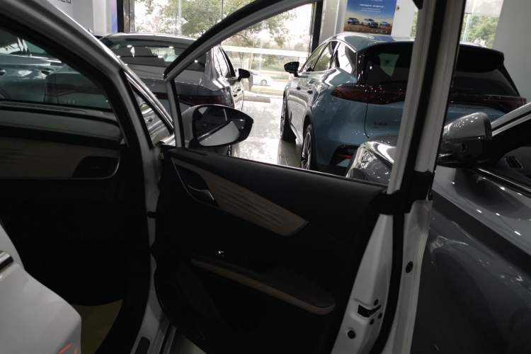 Used BYD Song MAX New Energy 2022 DM-i 105KM Flagship Model Right Front Door Interior