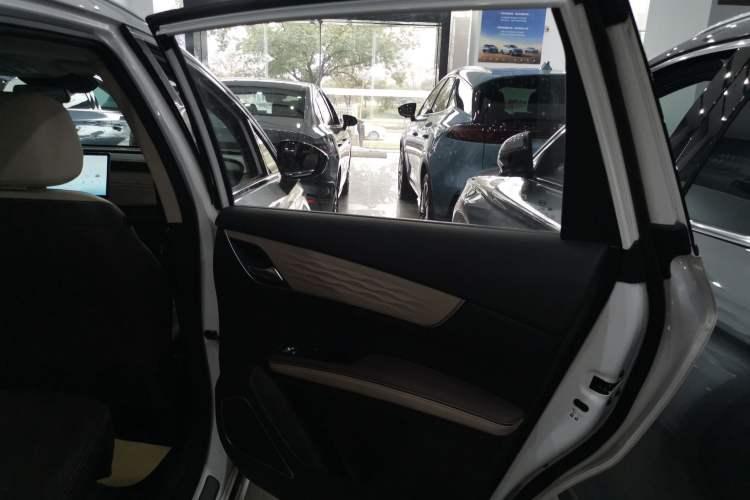 Used BYD Song MAX New Energy 2022 DM-i 105KM Flagship Model Right Rear Door Interior