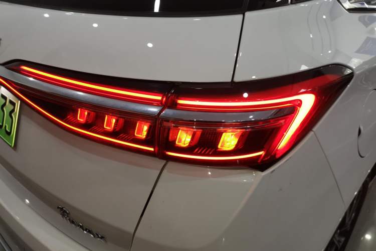 Used BYD Song MAX New Energy 2022 DM-i 105KM Flagship Model Right Rear Taillight
