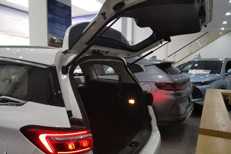 Used BYD Song MAX New Energy 2022 DM-i 105KM Flagship Model Trunk