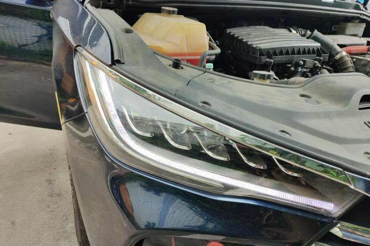 Used BYD Song MAX New Energy 2019 DM 1.5T Smart Connect Enjoyment Model 7 Seats China VI Standard Right Front Headlight