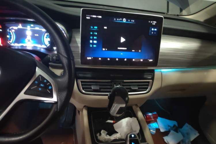 Used BYD Song MAX New Energy 2019 DM 1.5T Smart Connect Enjoyment Model 7 Seats China V Emission Standard Audio And AC Panel