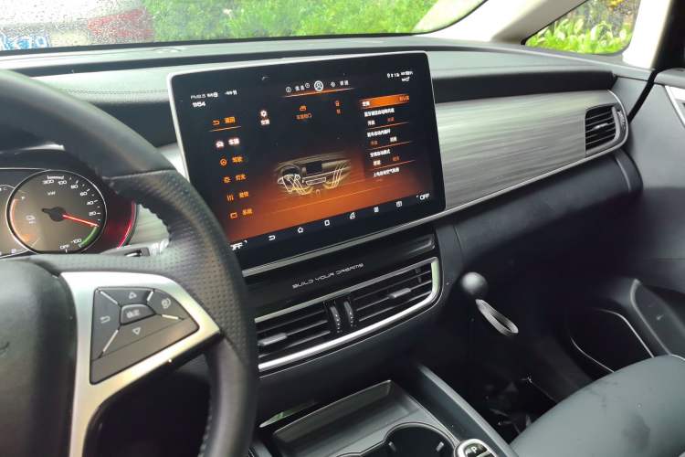 Used BYD Song MAX New Energy 2019 DM 1.5T Smart Connect Enjoyment Model 7 Seats China VI Standard Audio And AC Panel