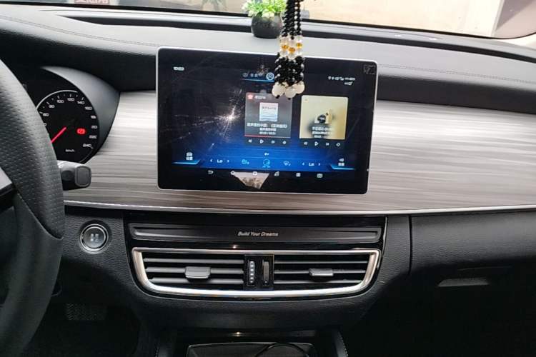 Used BYD Song MAX New Energy 2019 DM 1.5T Smart Connect Advanced 6-Seater China VI Standard Audio And AC Panel