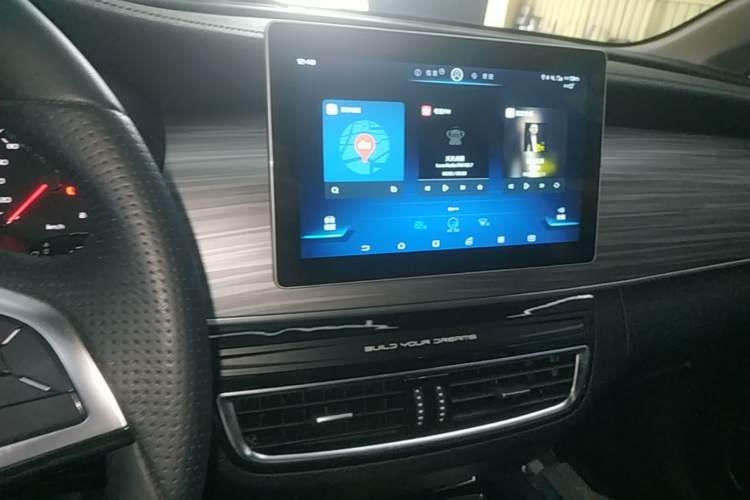 Used BYD Song MAX New Energy 2019 DM 1.5T Smart Connect Advanced 6-Seater China VI Standard Audio And AC Panel