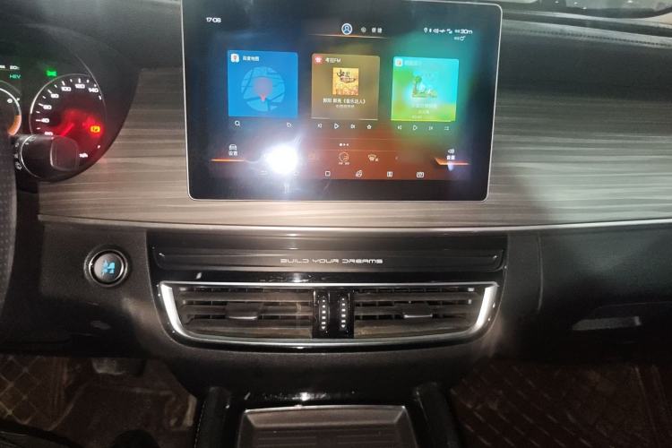 Used BYD Song MAX New Energy 2019 DM 1.5T Smart Connect Advanced 6-Seater China VI Standard Audio And AC Panel