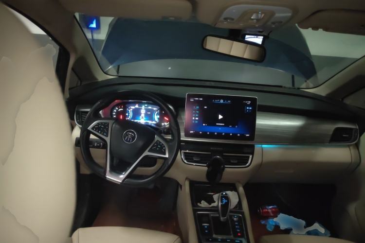Used BYD Song MAX New Energy 2019 DM 1.5T Smart Connect Enjoyment Model 7 Seats China V Emission Standard Center Console