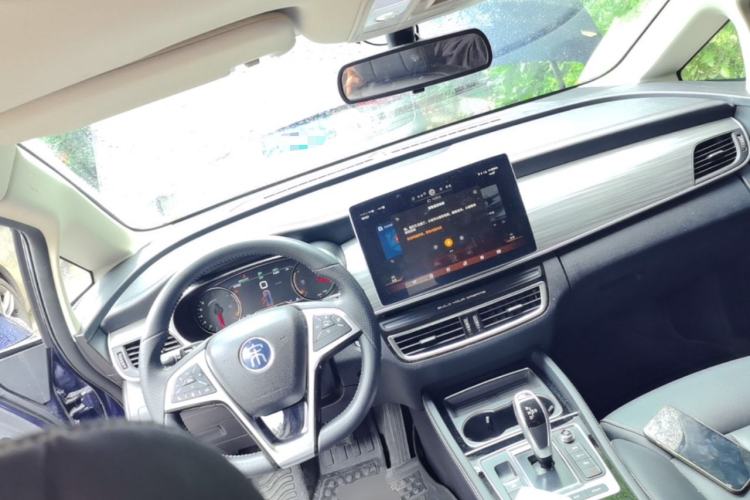 Used BYD Song MAX New Energy 2019 DM 1.5T Smart Connect Enjoyment Model 7 Seats China VI Standard Center Console