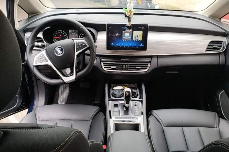 Used BYD Song MAX New Energy 2019 DM 1.5T Smart Connect Advanced 6-Seater China VI Standard Center Console