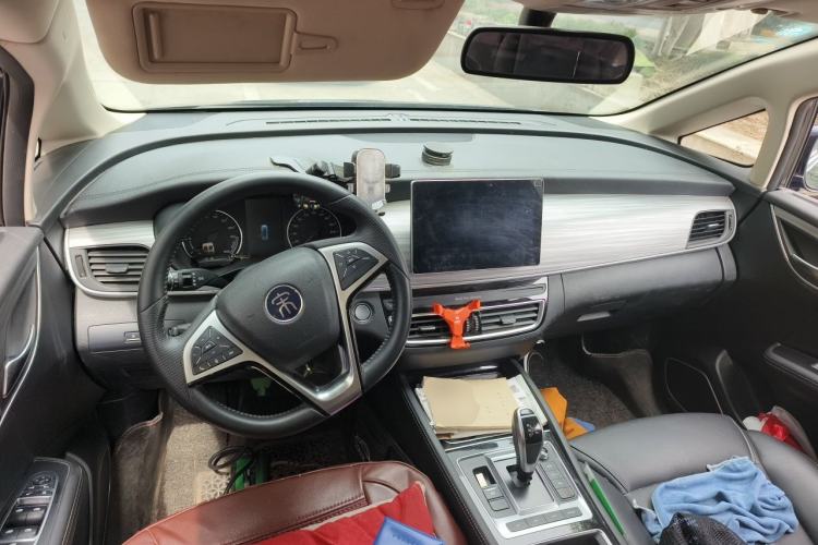 Used BYD Song MAX New Energy 2019 DM 1.5T Smart Connect Advanced 7-Seater China VI Standard Center Console