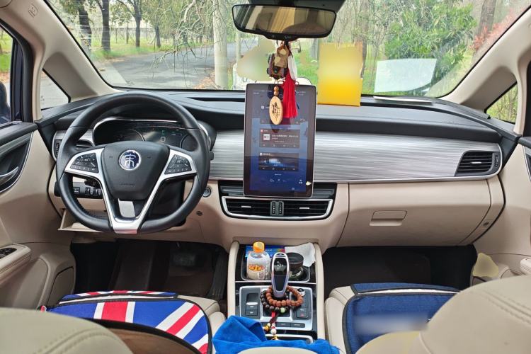 Used BYD Song MAX New Energy 2019 DM 1.5T Smart Connect Zhiyao Model 6 Seats China VI Standard Center Console