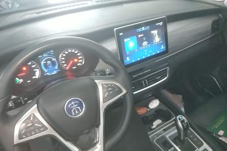 Used BYD Song MAX New Energy 2019 DM 1.5T Smart Connect Advanced 6-Seater China VI Standard Center Console