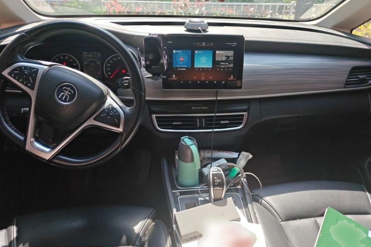 Used BYD Song MAX New Energy 2019 DM 1.5T Smart Connect Advanced 6-Seater China VI Standard Center Console