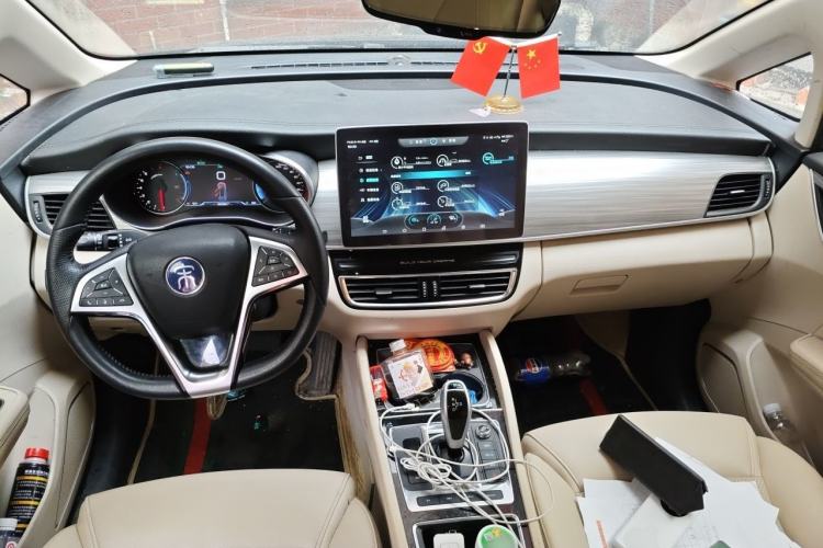 Used BYD Song MAX New Energy 2019 DM 1.5T Smart Connect Zhiyao Model 7 Seats China V Emission Standard Center Console