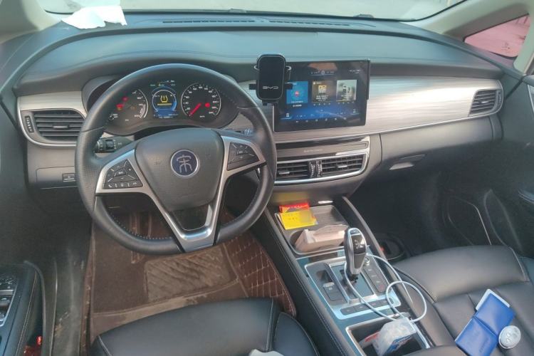 Used BYD Song MAX New Energy 2019 DM 1.5T Smart Connect Advanced 7-Seater China VI Standard Center Console