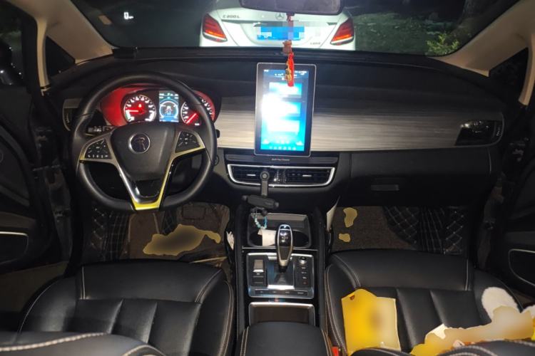 Used BYD Song MAX New Energy 2019 DM 1.5T Smart Connect Advanced 7-Seater China VI Standard Center Console