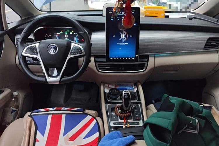Used BYD Song MAX New Energy 2019 DM 1.5T Smart Connect Zhiyao Model 6 Seats China VI Standard Center Console