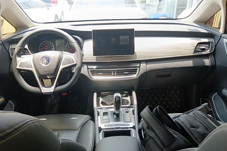 Used BYD Song MAX New Energy 2019 DM 1.5T Smart Connect Advanced 7-Seater China VI Standard Center Console