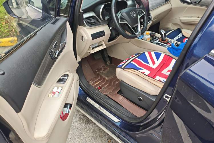 Used BYD Song MAX New Energy 2019 DM 1.5T Smart Connect Zhiyao Model 6 Seats China VI Standard Driver Seat