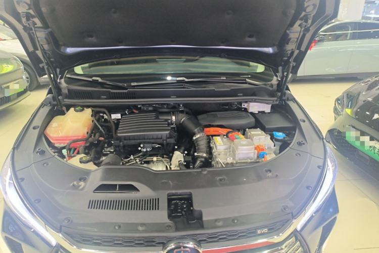 Used BYD Song MAX New Energy 2019 DM 1.5T Smart Connect Advanced 7-Seater China VI Standard Engine Bay