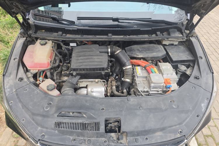 Used BYD Song MAX New Energy 2019 DM 1.5T Smart Connect Enjoyment Model 6-Seater China V Standard Engine Bay