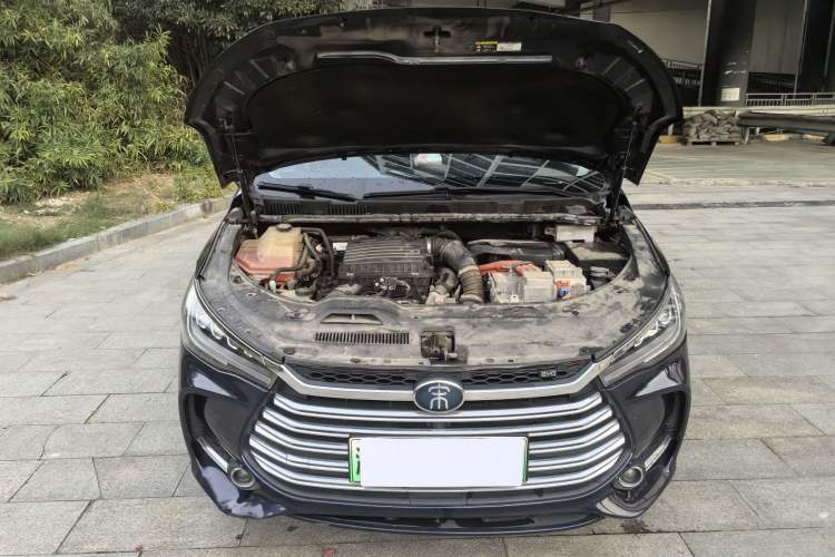 Used BYD Song MAX New Energy 2019 DM 1.5T Smart Connect Advanced 6-Seater China VI Standard Engine Bay