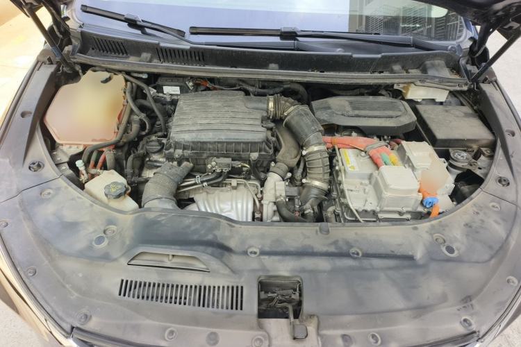 Used BYD Song MAX New Energy 2019 DM 1.5T Smart Connect Advanced 7-Seater China VI Standard Engine Bay