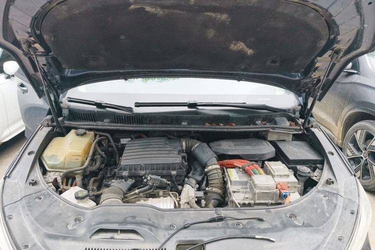 Used BYD Song MAX New Energy 2019 DM 1.5T Smart Connect Advanced 6-Seater China VI Standard Engine Bay