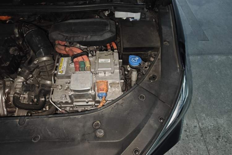 Used BYD Song MAX New Energy 2019 DM 1.5T Smart Connect Advanced 6-Seater China VI Standard Engine Bay Left