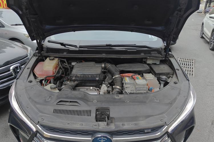 Used BYD Song MAX New Energy 2019 DM 1.5T Smart Connect Enjoyment Model 7 Seats China V Emission Standard Engine Bay